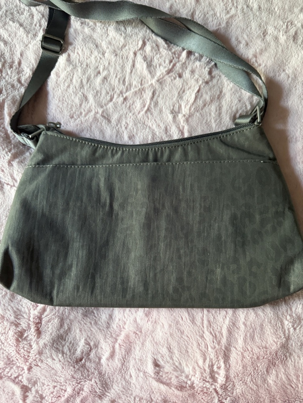 Baggallini Olive Gray “Everyday Bag” Nylon Crossbody Bag - Picture 4 of 4